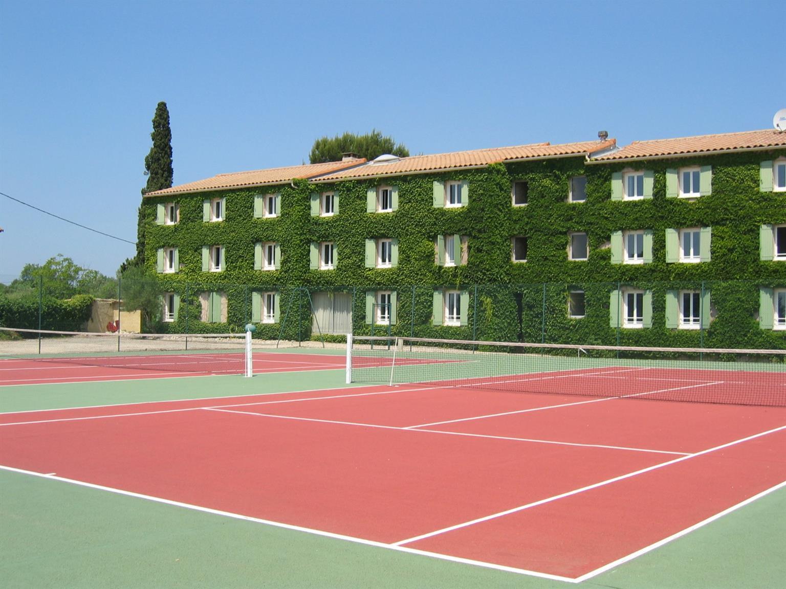 Logis Hotel Restaurant Uzès Pont du Gard Esterno foto